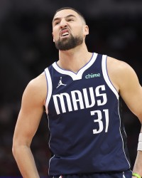 尽力输出！克莱全场13投7中&amp;三分10中4 拿下18分1篮板2助攻