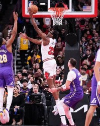 九游官网下载app下载-东契奇46+11 湖人129-118胜公牛