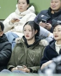 九游官网下载-老婆来看球压力大？张常宁现身同曦主场，吴冠希连丢关键罚球